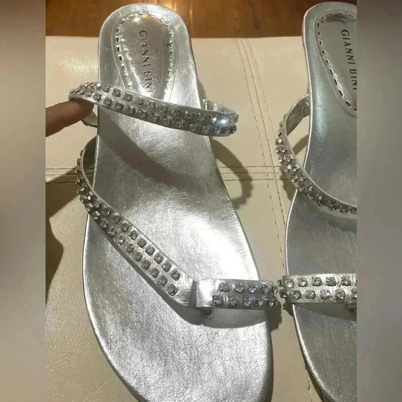 Gianni Bini Metallic Silver Thong Sandals with Rhinestones size 7.5M NWOT - Picture 10 of 10